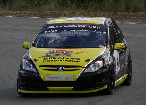 David Falch i den tredje Advan Cup racer denne sæson, igen en Peugeot 307'er som var lejet til 'Sensommerløbet' på Ring Djursland hvor mesterskabet blev sikret.